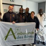 "C'est son dernier rêve" : cette association réalise les derniers souhaits de patients en fin de vie
          Fondée il y a trois ans, "Ambulance des rêves" aide les personnes en fin de vie à réaliser leurs rêves. Marguerite, 83 ans, a pu passer quelques heures avec ses proches grâce aux bénévoles.