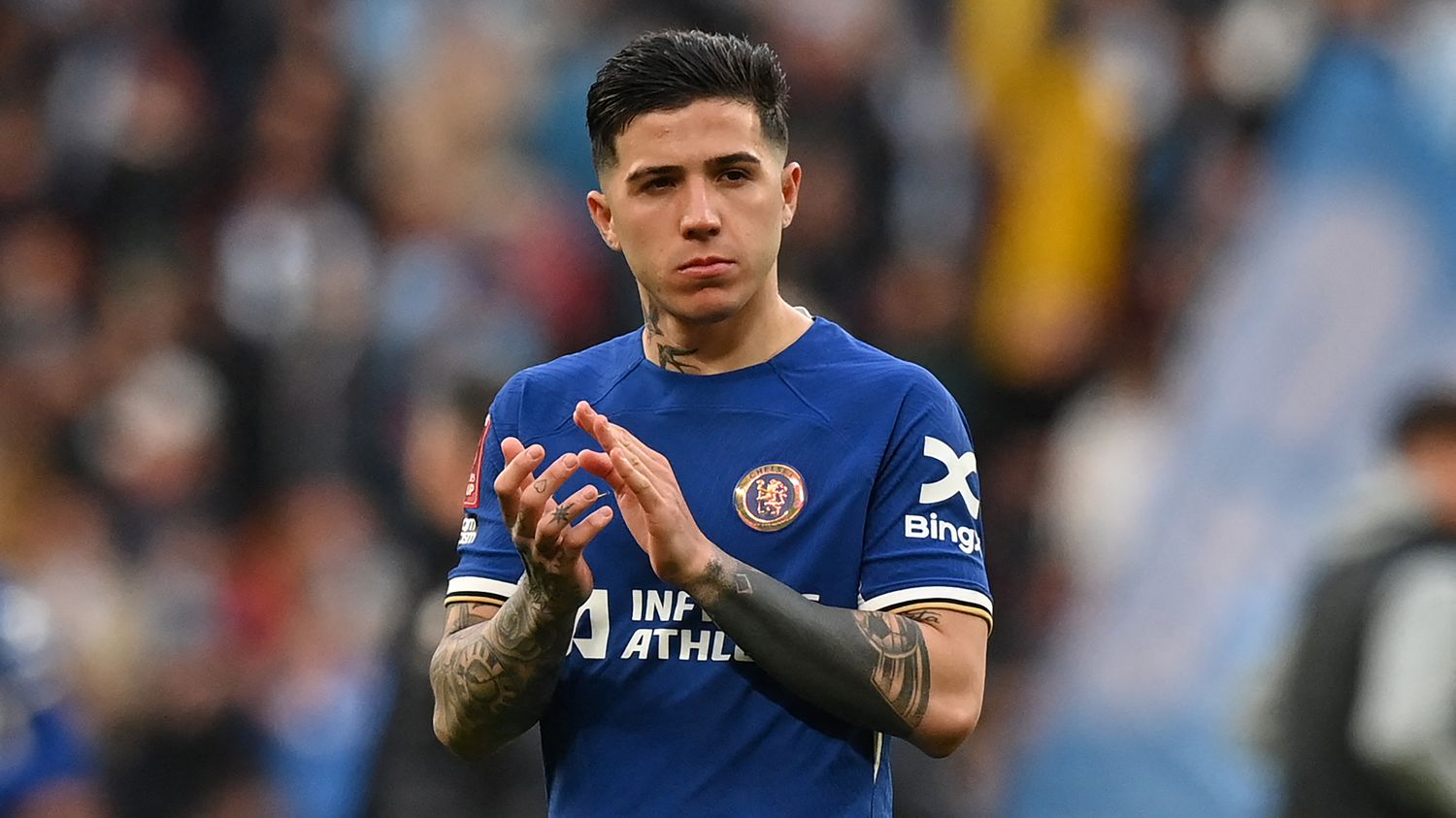 Racisme : le footballeur argentin Enzo Fernandez a présenté ses excuses à ses coéquipiers de Chelsea
          Le joueur s'était filmé avec certains de ses coéquipiers argentins en chantant des propos racistes visant des joueurs de l'équipe de France, après leur victoire en Copa América en juillet dernier.