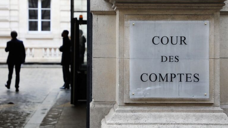 Les élèves en situation de handicap sont plus nombreux mais les difficultés d'enseignement perdurent, estime la Cour des comptes
          La Cour des comptes s'est penchée sur le bilan de l'inclusion scolaire. Depuis la loi de 2005, l'Education nationale doit permettre aux enfants en situation de handicap d'être intégrés en milieu scolaire ordinaire. C'est le cas pour de plus en plus d'enfants, mais des difficultés persistent.