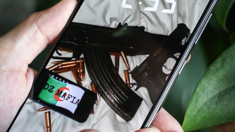 Vidéo de la DZ Mafia : "Nous ne nous laisserons pas intimider", assure la porte-parole de la Police nationale
          Dans une vidéo diffusée sur les réseaux sociaux, des hommes cagoulés, se revendiquant du clan de narcotrafiquants marseillais, s'affirment innocents des derniers meurtres qui ont eu lieu dans la cité phocéenne.